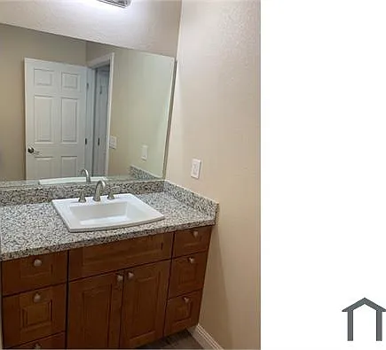 7540 Macarthur Blvd — Photo 6