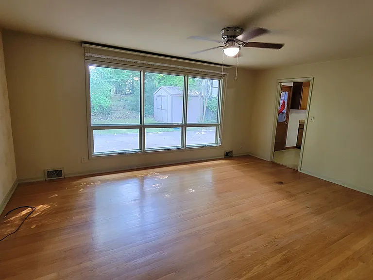 121 Layton Ave — Photo 11