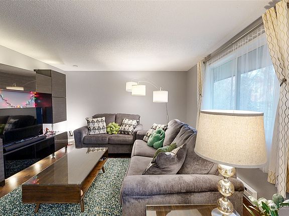 2nd image of 532 E Alder #6