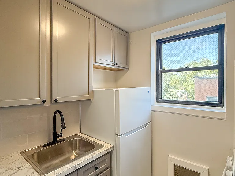 740 Clarkson Ave #2H — Photo 5