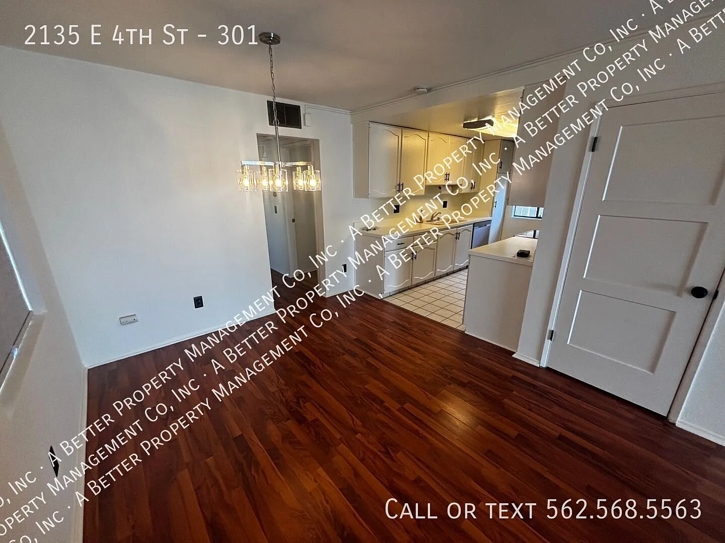Upper Modern 2 Bed 2 Bath Retro Row Condo W/ Plank Foors, Balcony, A/C, & X2 Gated Parking Spaces! — Photo 3