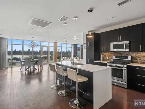 100 Thompson Ln APT 10A, Edgewater, NJ 07020