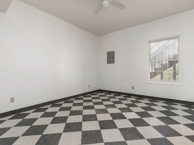 705 M St — Photo 7