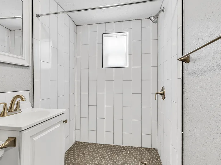 825 12th St #5 — Photo 15