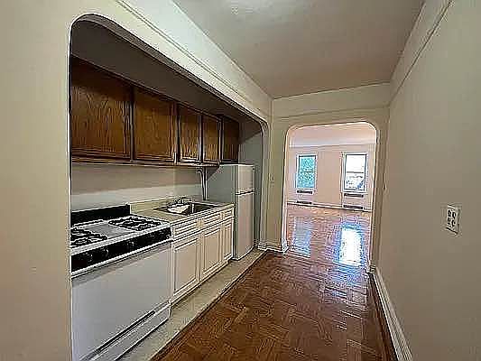5th image of 64-62 Booth St #11
