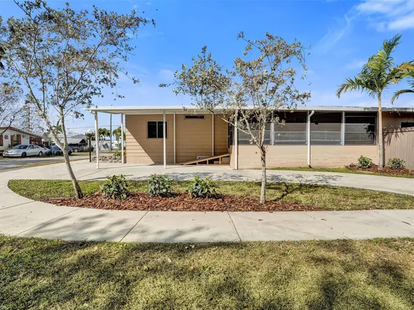 21411 NW 3rd Street, Pembroke Pines, FL 33029