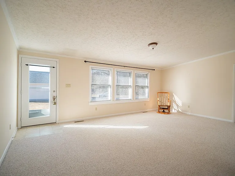 400 Brent Pl — Photo 8