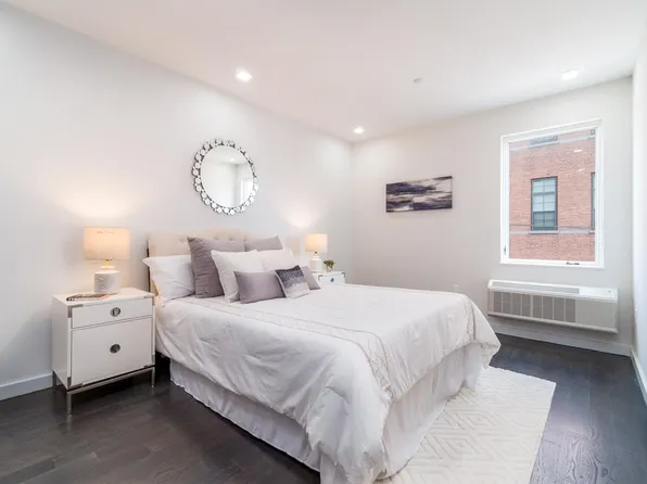 6122 Hudson Avenue image 13 of 29