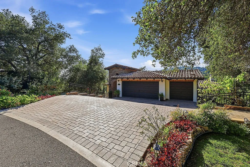 5 bed, 4929 sqft, $35,000 — Photo 3