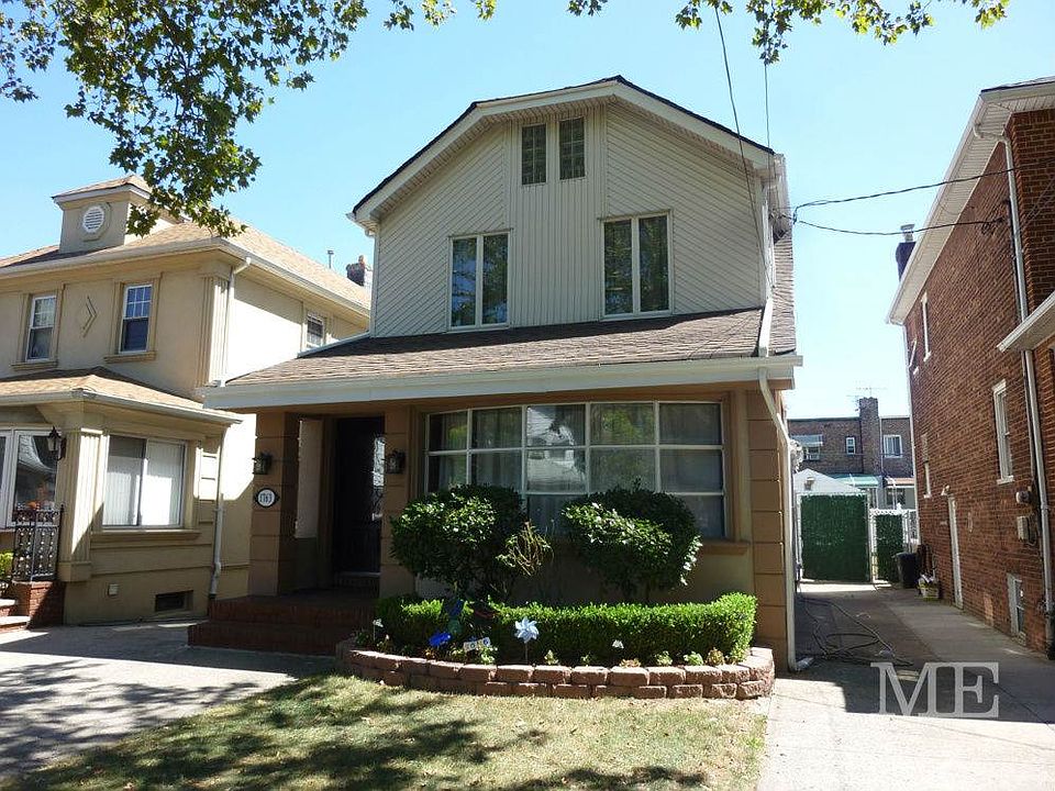 OFFICE EXCLUSIVE! BEAUTIFUL DETACHED 1 FAMILY HOME..