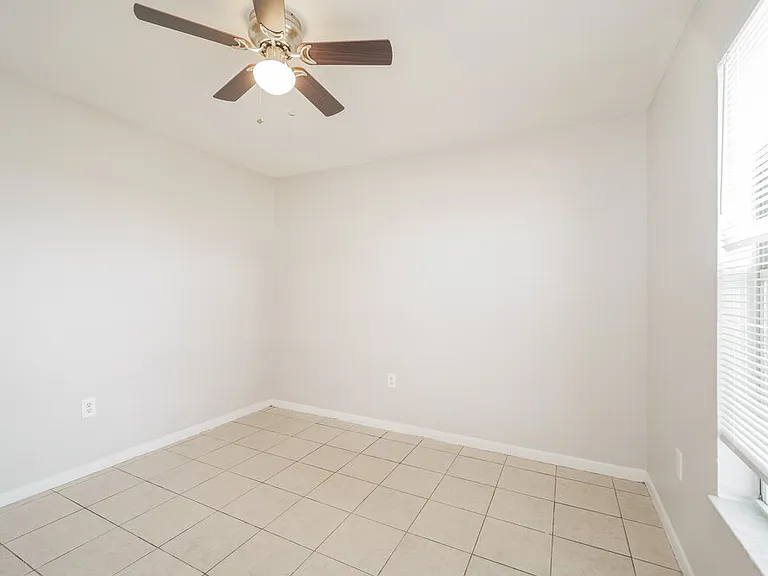 2122 SE 6th Ln — Photo 14