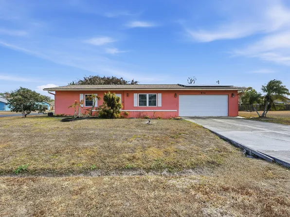 572 SE Fallon Drive, Port St Lucie, FL 34983