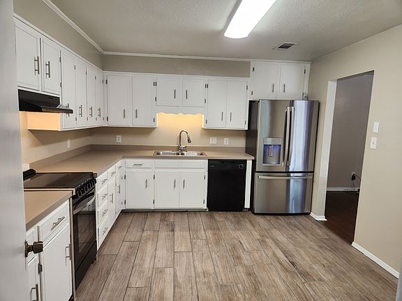 2nd image of 7104 Tippin Ave APT B