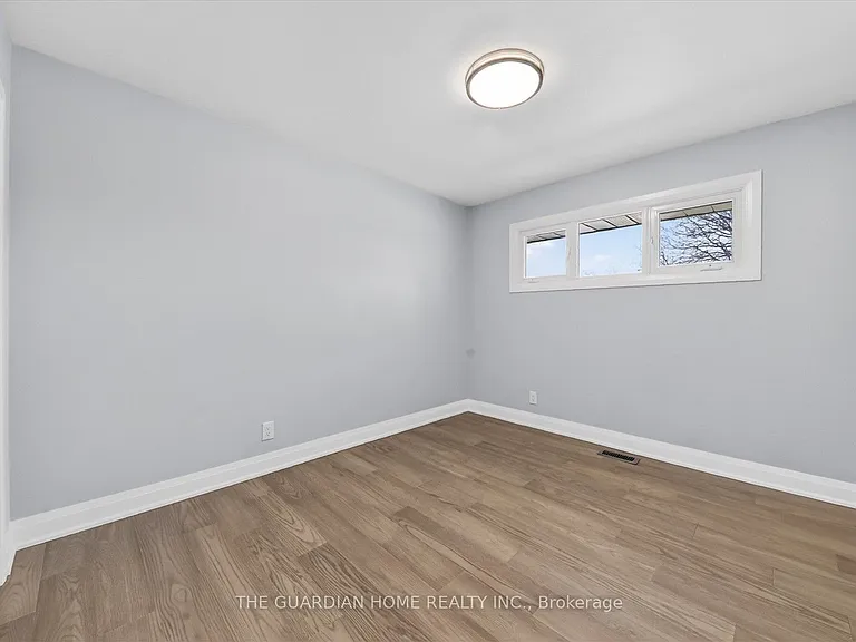 64 Gatineau St #MAIN FL — Photo 11