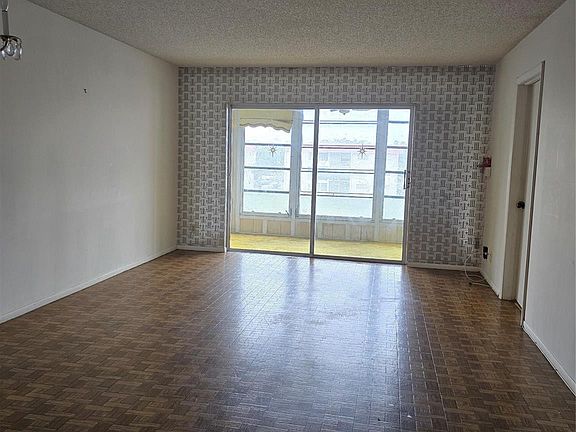5th image of 2800 Sunrise Lakes Drive #312