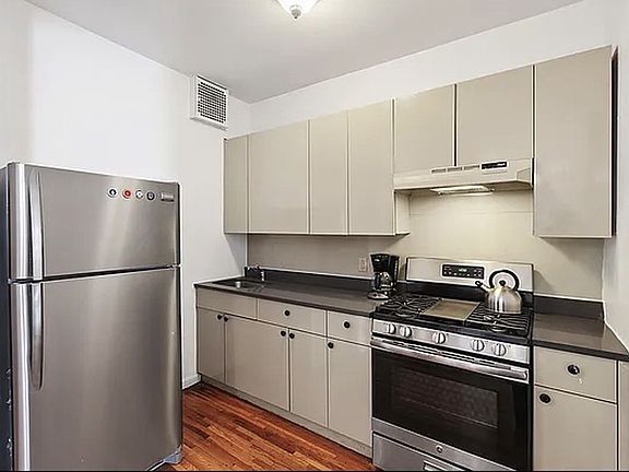 2nd image of 221 16th St #1