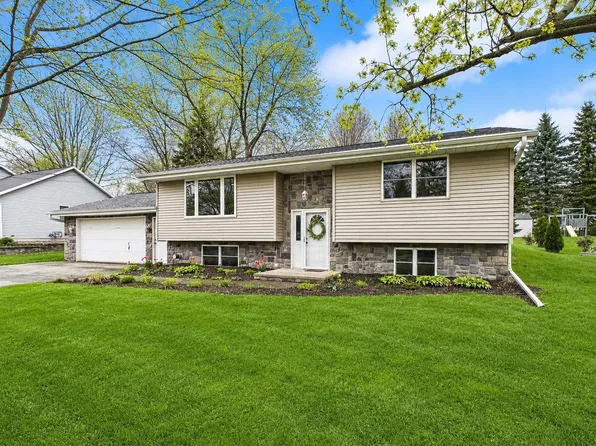 W1942 Vandenberg St, Freedom, WI 54130