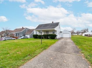 164 Helena Dr, Struthers, OH