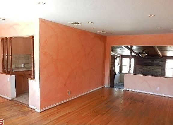 3rd image of 6953 Bellaire Ave