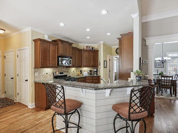 4th image of 223 Sable Ridge Way