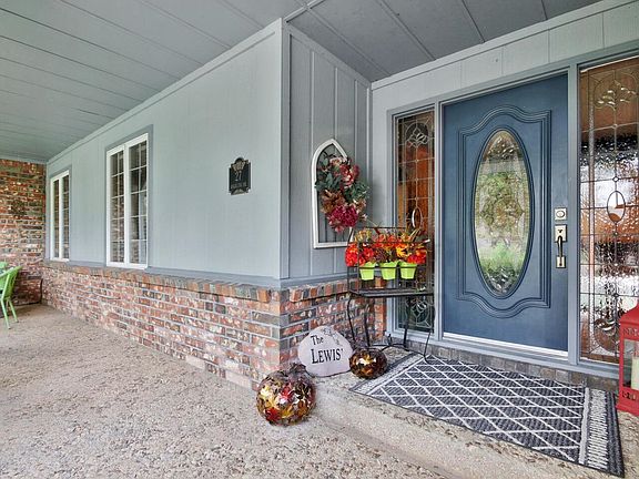3rd image of 27 Angelina Dr