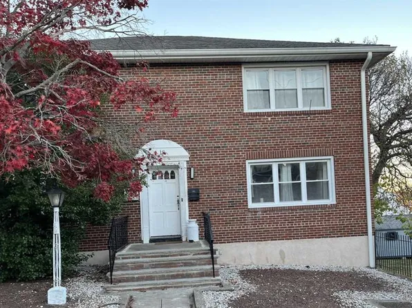 18 Hobart Pl, Totowa, NJ 07512