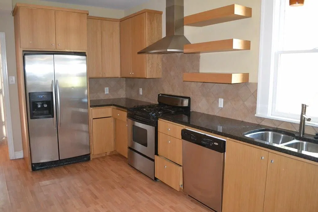 8 bed, 3988 sqft, $11,000 — Photo 3