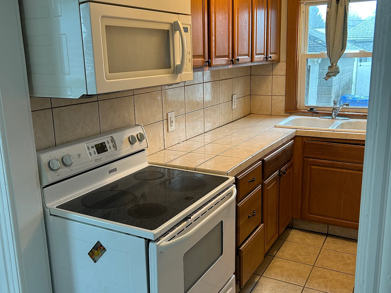 3 bed, 1110 sqft, $2,200 — Photo 3