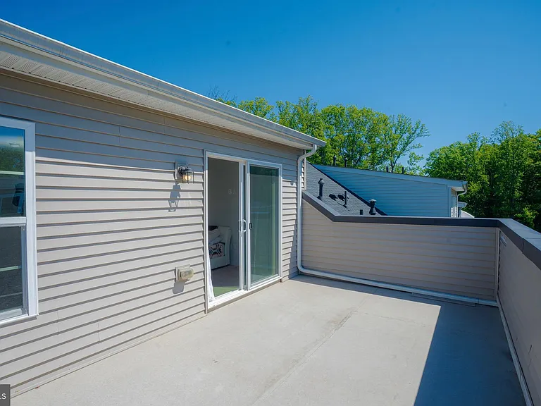 8210 Goldstone Ct — Photo 31