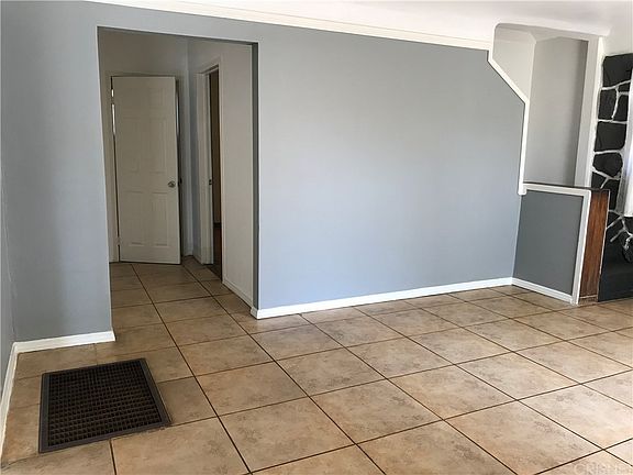4th image of 3709 Lowell Ave