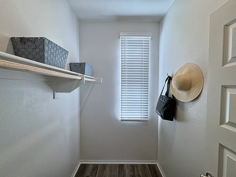 2729 Erebus Ct — Photo 22