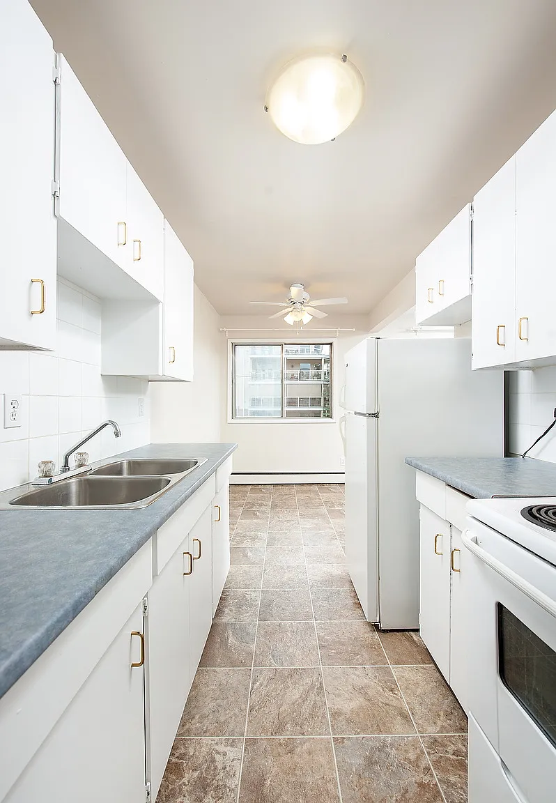 Diplomat Manor — Photo 4