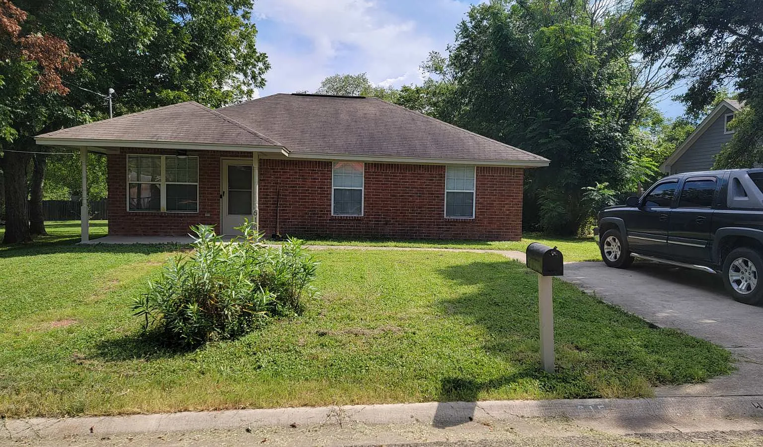 3 bed, 962 sqft, $2,300 — Photo 1