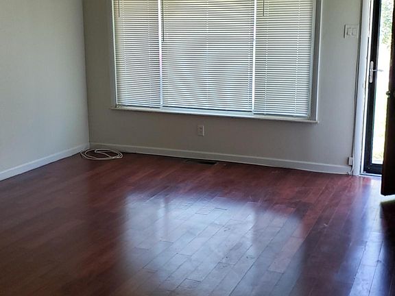 4th image of 829 Marias Dr