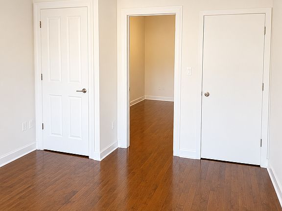 3rd image of 504 Seneca Ave
