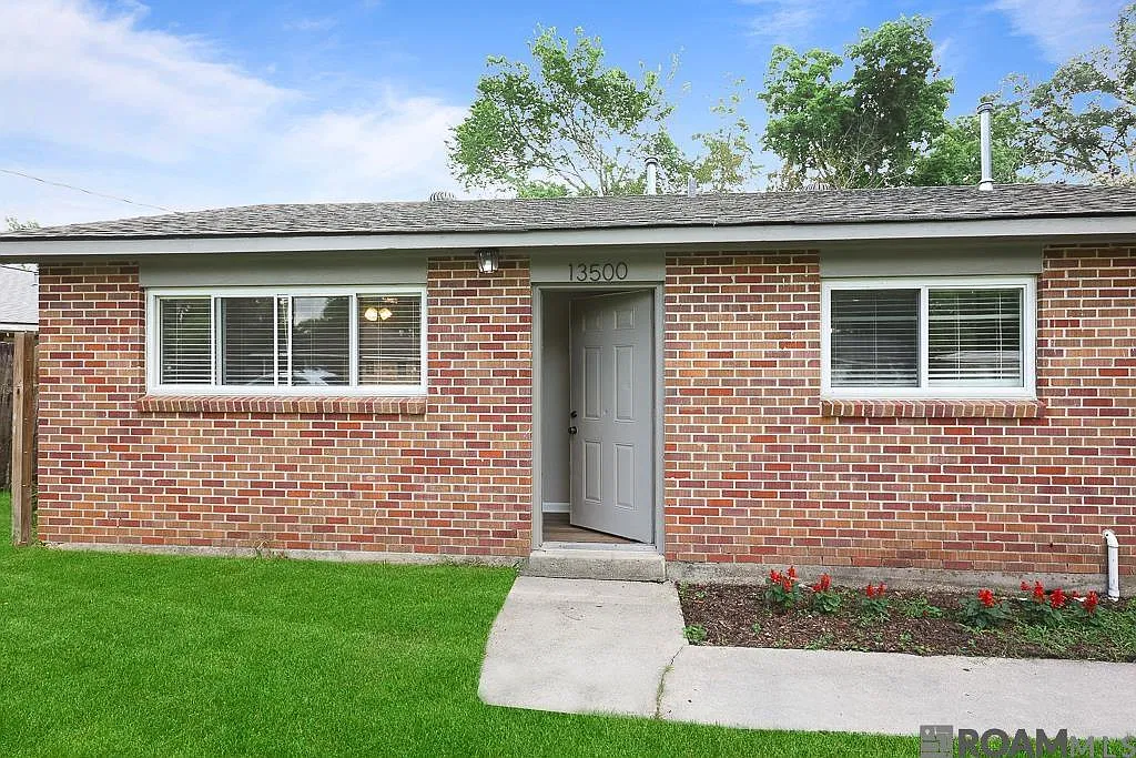 3 bed, 784 sqft, $1,400 — Photo 1