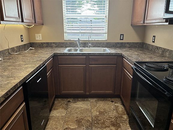 5th image of 2850 Retreat View Cir