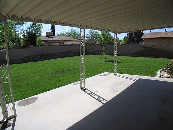 Large Landscaped Backyard W/Patio Cover