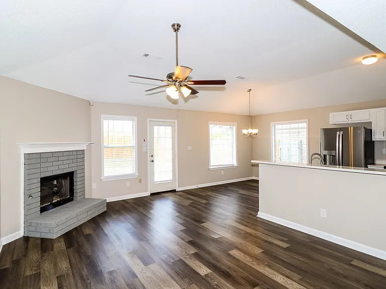 1123 Dove Hollow Cir W — Photo 5