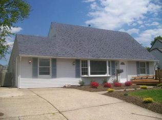 46 Mintleaf Rd, Levittown, PA 19056