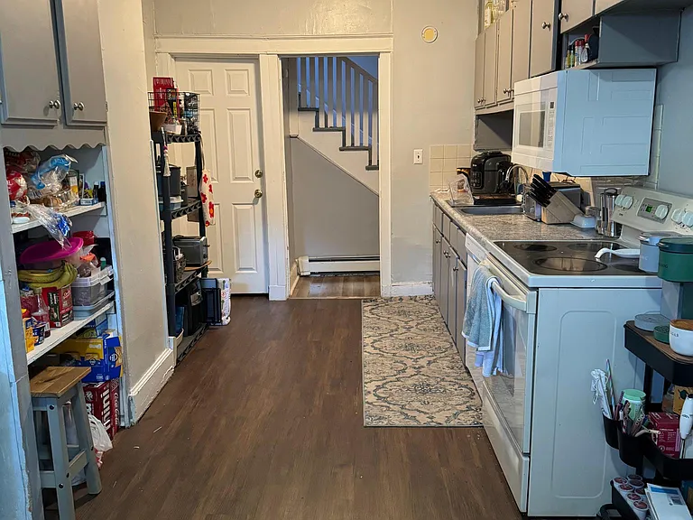 221 E 5th St — Photo 8