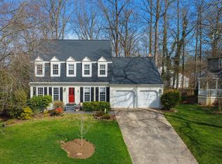 4 Westmoreland Dr, Sterling, VA 20165