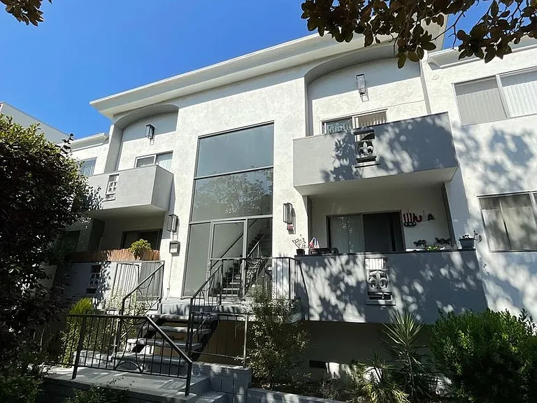 825 S Bedford St — Photo 1