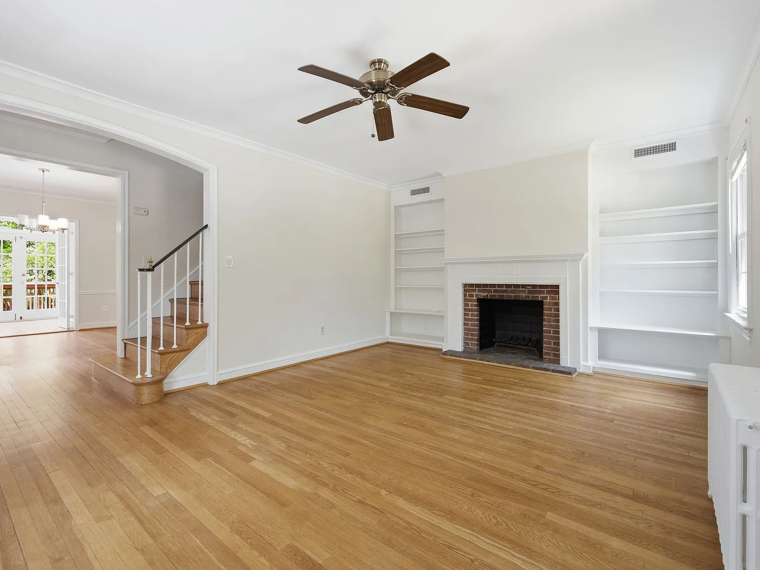5 bed, 3.5 bath, 2044 sqft, $6,500 — Photo 3