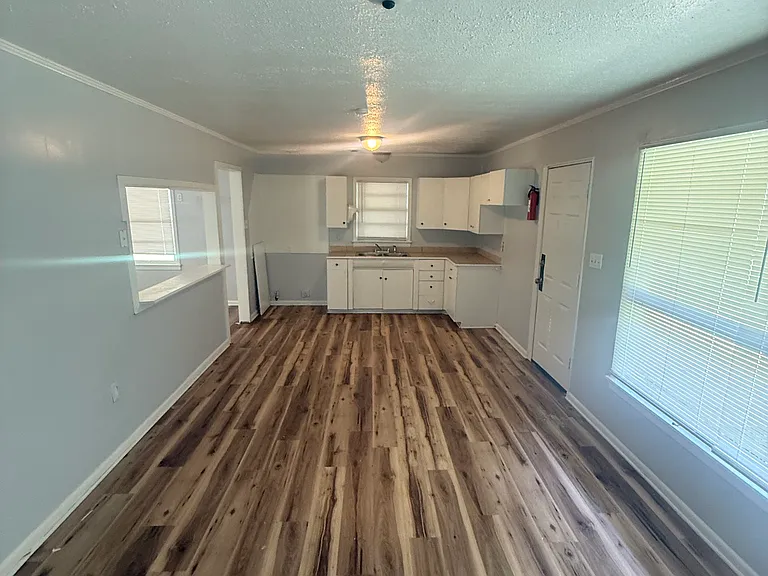1357 Woody Dr — Photo 10