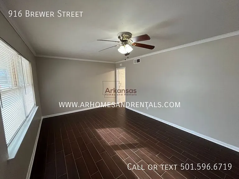 916 Brewer St — Photo 3