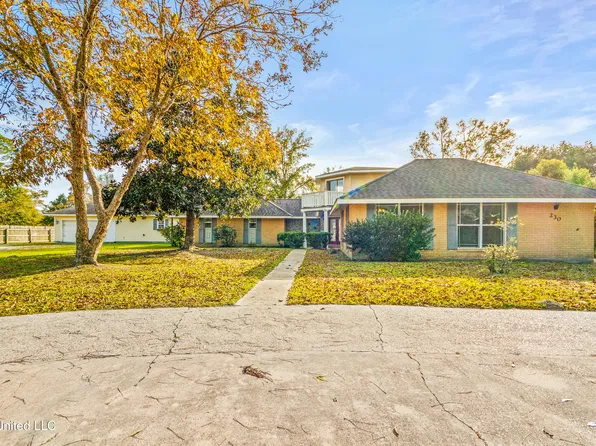 230 9th St, Bay Saint Louis, MS 39520
