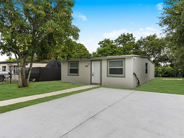 2290 Rutland St — Photo 3