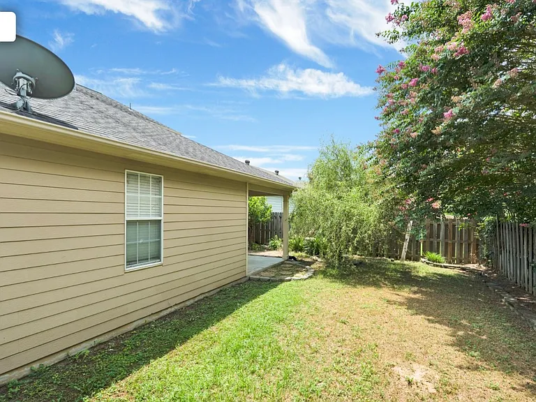 7707 Wyndham Cir — Photo 28