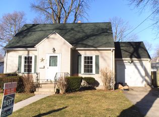 212 Plummer St, Essexville, MI